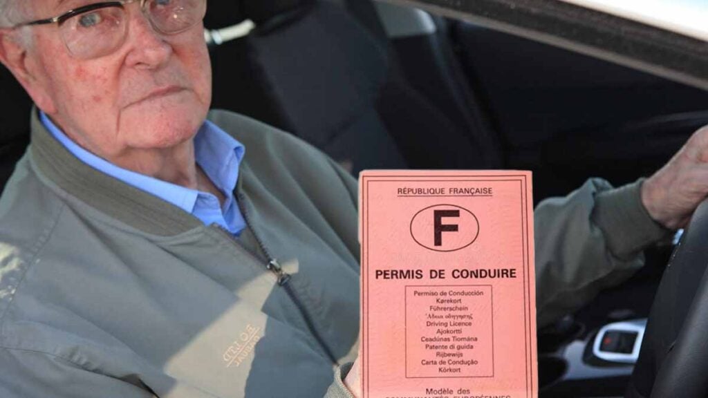 Retrait du permis pour les seniors : voici l’âge exact qui a été décidé par l’Union Européenne
