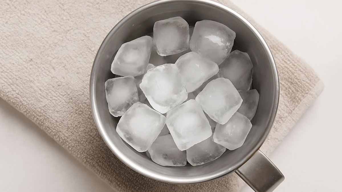 Comment refroidir une pièce avec des glaçons ?