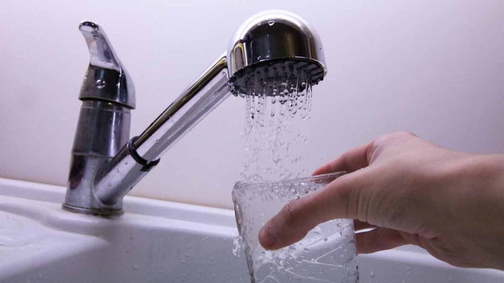 Eau du robinet : des pesticides dangereux ont été détectés partout en France, voici les zones les plus touchées