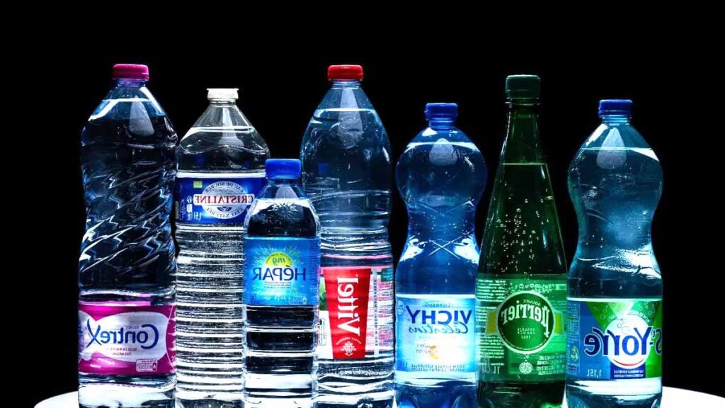 Eaux en bouteille contaminées : 8 marques dans la ligne de mire des autorités