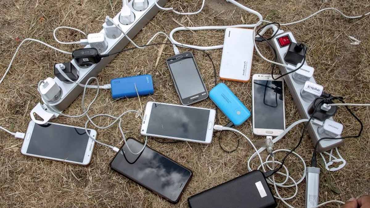 Gens du voyage volés de leurs câbles et groupes électrogènes « ils nous ont laissés dans le noir complet comme des pestiférés »