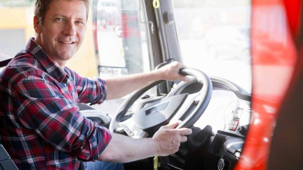 J’ai été chauffeur routier en France toute ma vie, voici combien je touche maintenant que je suis à la retraite