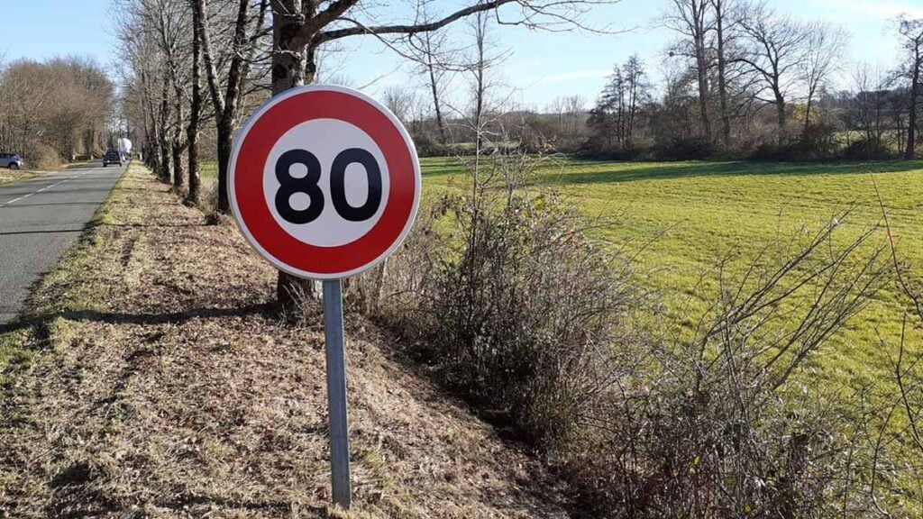 La limitation de vitesse à 80 km/h en France c’est terminé : un retour à 90 km/h est annoncé à partir de cette date, voici les routes concernées