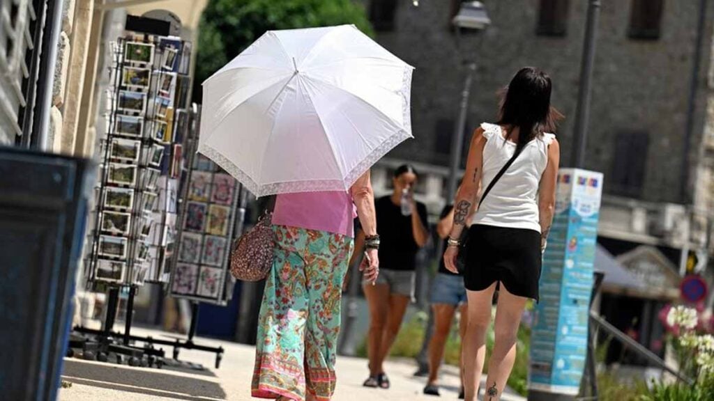 Météo septembre : des températures apocalyptiques annoncées « mon médecin m’a dit que je risquais l’arrêt cardiaque si je sortais »