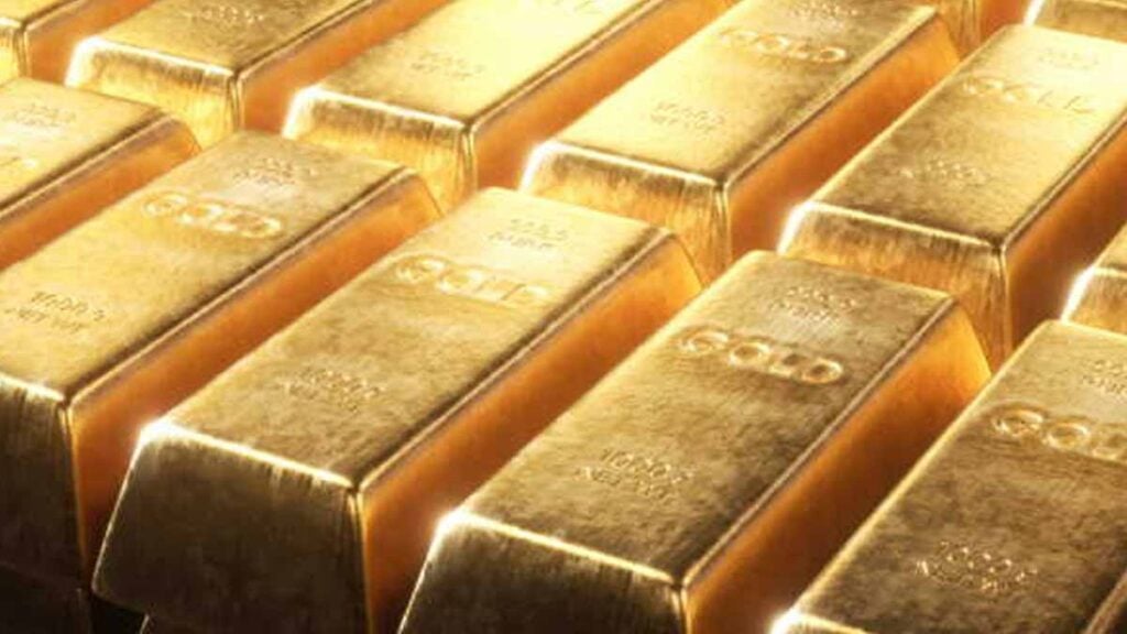 En rénovant sa maison, il découvre 2 millions en liquide et 50 lingots d’or : il fait le choix de prévenir la police