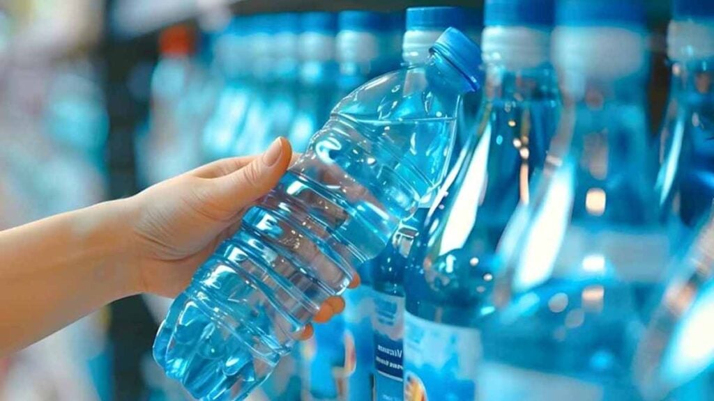 Ce type d’eau en bouteille est à éviter de toute urgence, c’est un véritable danger pour les reins selon cette étude