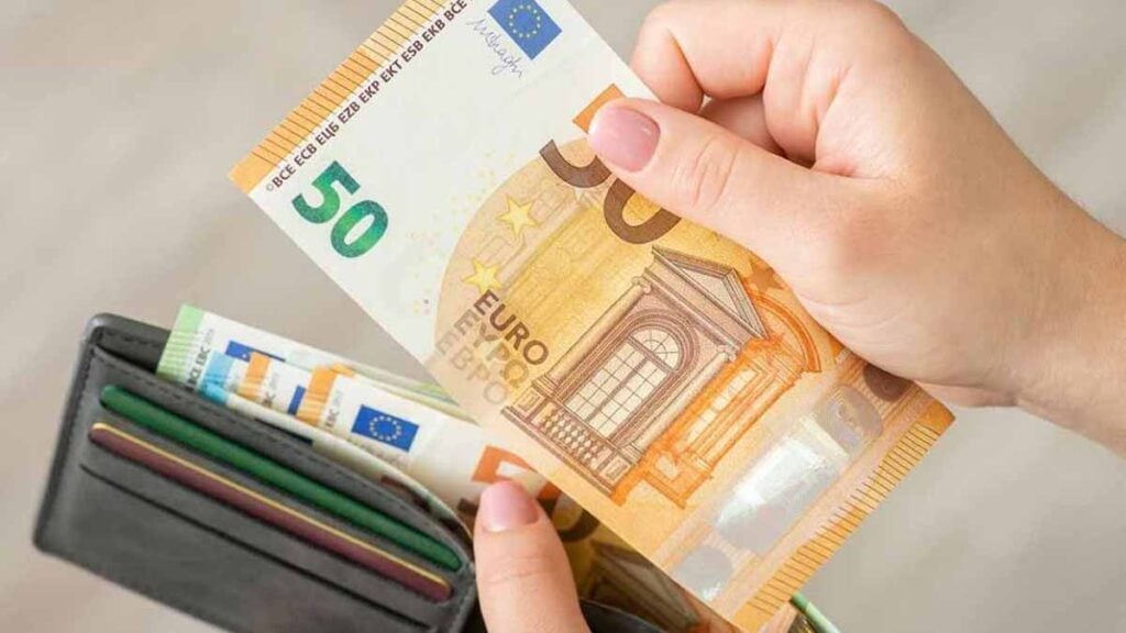 2100 € par mois : découvrez le plafond de revenus à ne pas dépasser pour avoir accès à ce livret défiscalisé