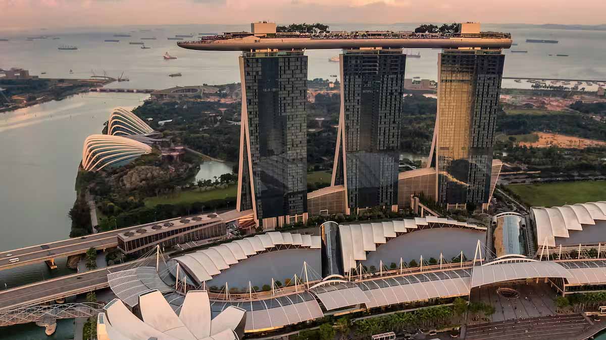 À Singapour, le luxe, ce n’est pas d’avoir une Ferrari ou une Lamborghini. Le vrai luxe, c’est déjà posséder une voiture, même pourrie