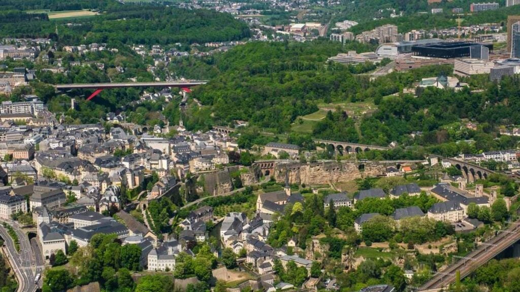 Ce pays voisin de la France recrute à tout-va et le salaire minimum est de 3000 euros. Découvrez la liste des métiers en pénurie