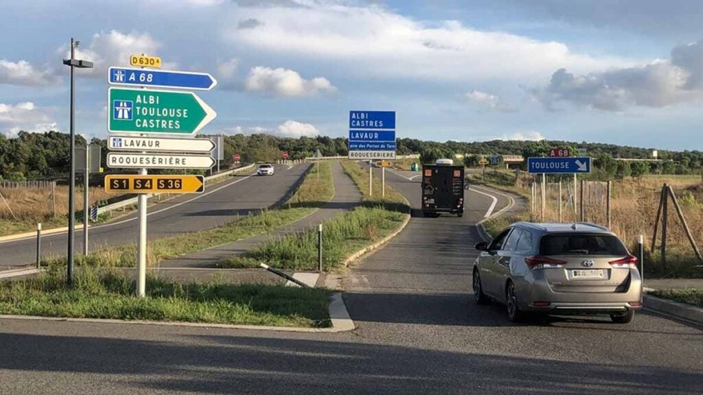 Camions qui forcent le passage, touristes apeurés… sur la route départementale 13, entre Agde et Pézenas, tout le monde réclame le giratoire de Saint-Thibéry