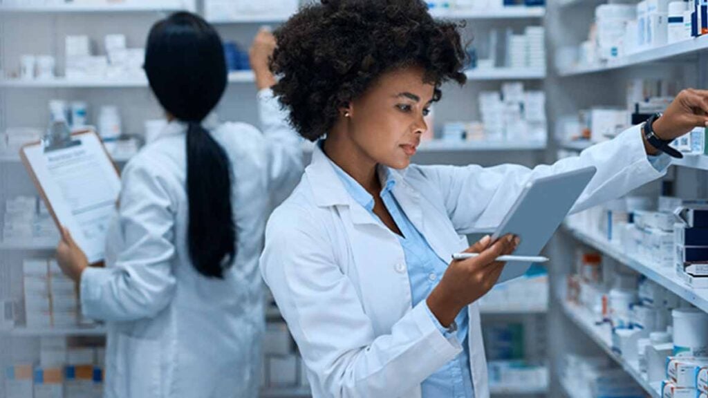 Un docteur en pharmacie alerte : si vous avez ce signe en marchant, faites vérifier votre taux de cholestérol