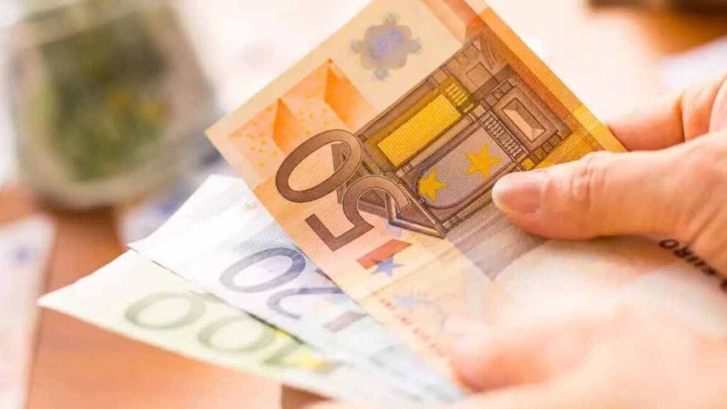 Grands-parents : c’est confirmé, les banques interdisent désormais de verser de l’argent sur le compte de vos petits-enfants, les comptes concernés