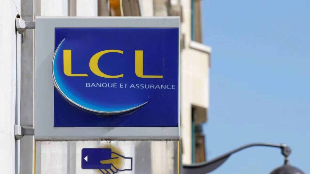 octogénaire coincée agence bancaire
