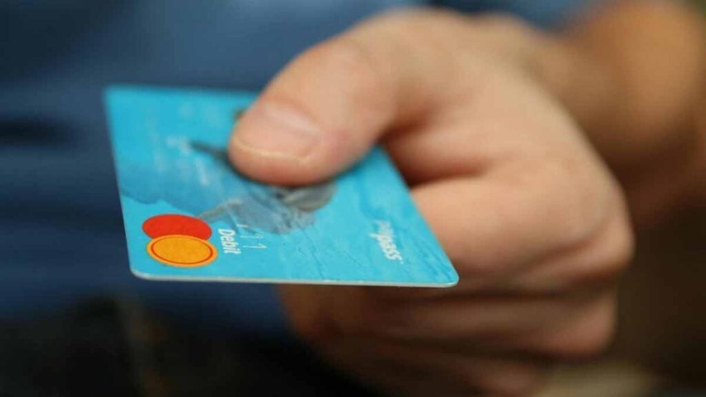 Pour inciter les Français à faire la grève de la carte bancaire ce mois de septembre, des restaurateurs vont faire des rabais de 10 % à ceux qui paient en espèces