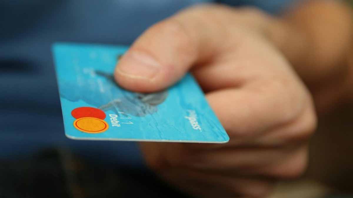 Pour inciter les Français à faire la grève de la carte bancaire ce mois de septembre, des restaurateurs vont faire des rabais de 10 % à ceux qui paient en espèces