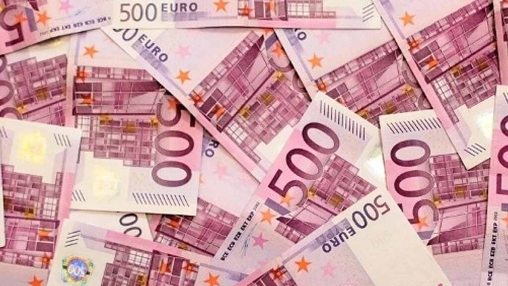 Un retraité rafle 71,5 millions d’euros à la loterie, mais perd la totalité de ses gains une semaine plus tard à cause d’une application