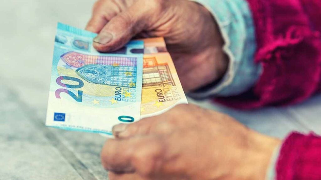Virements : peu de français le savent mais il est strictement illégal de faire des virements entre vos comptes, les comptes concernés