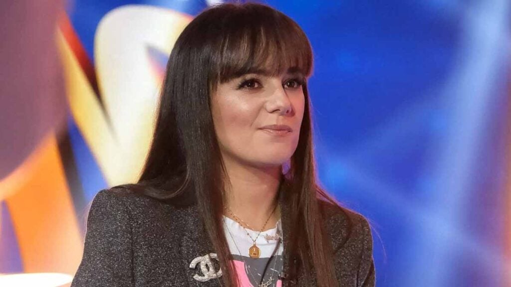 « Voilà qui brise le mythe » : la chanteuse Alizée de nouveau victime de grossophobie durant son concert à l’Olympia